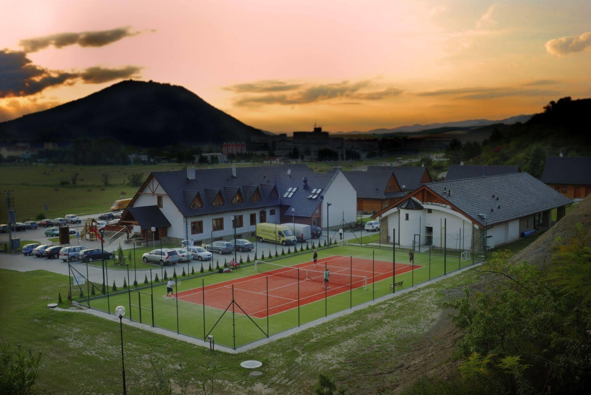 Wellness Pension & Salas Saris Park Prešov Eksteriør billede